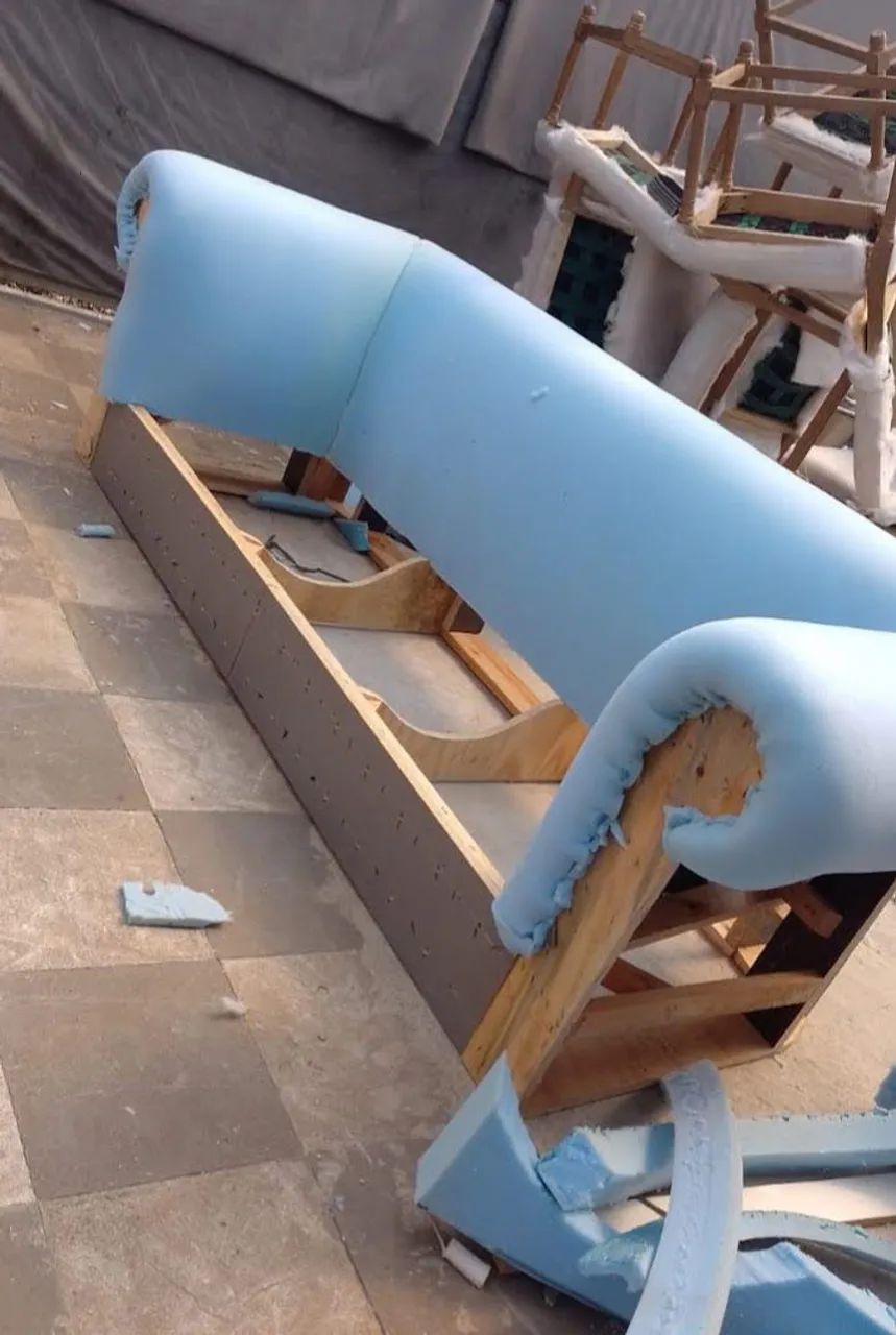 Sofá em capitonê 2 metros  - Foto 3