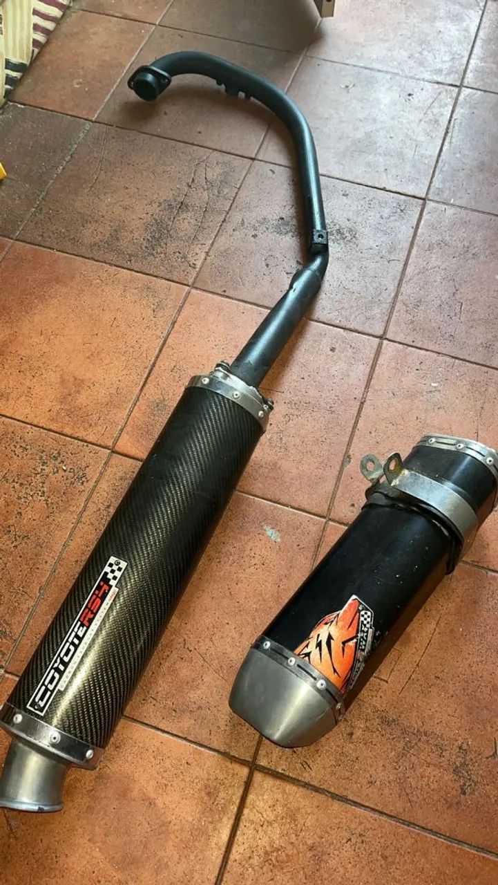 Escape esportivo para moto