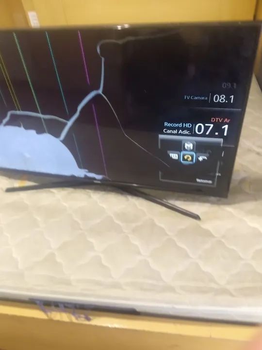 TV Samsung 40 polegadas com tela trincada