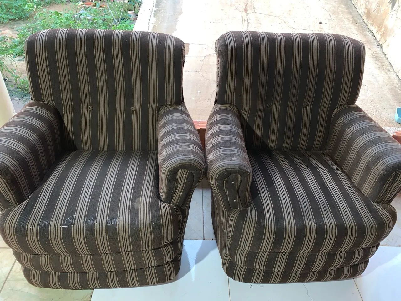 Par de Poltronas Estofadas