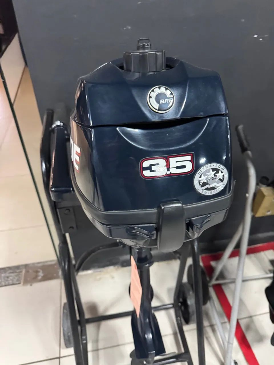 Motor de popa 3.5 zero sem uso 