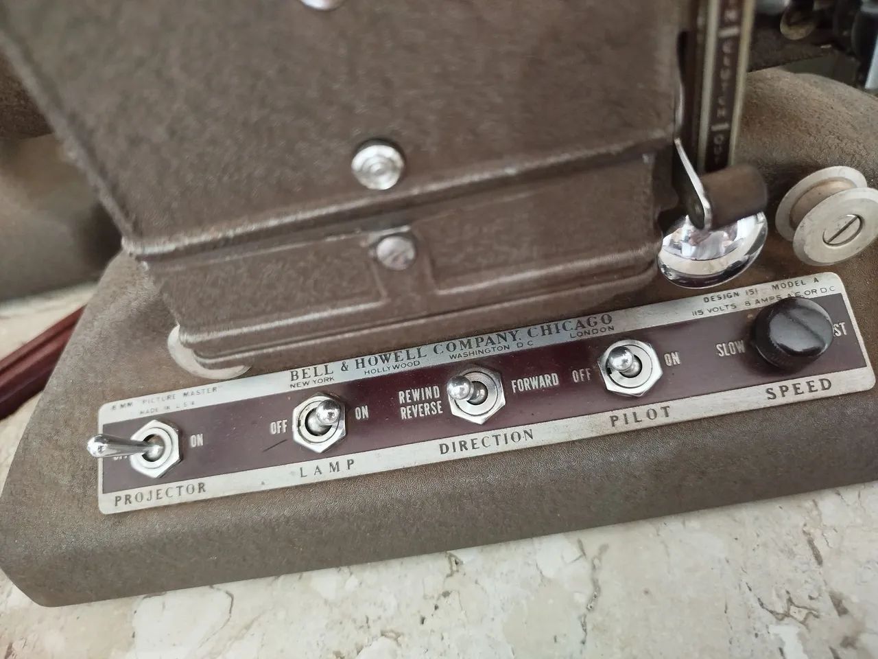 Projetor de Filme funcionando, dá época do cinema mudo - Foto 2