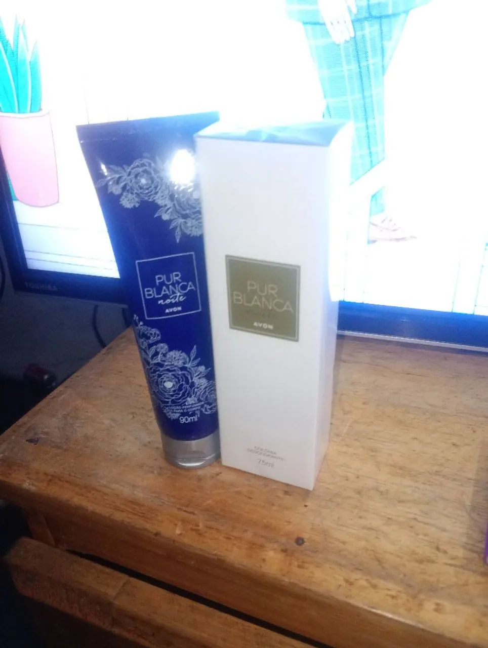 Kit Avon Pur Blanca - Loção Perfumada para corpo + Desodorante Colônia