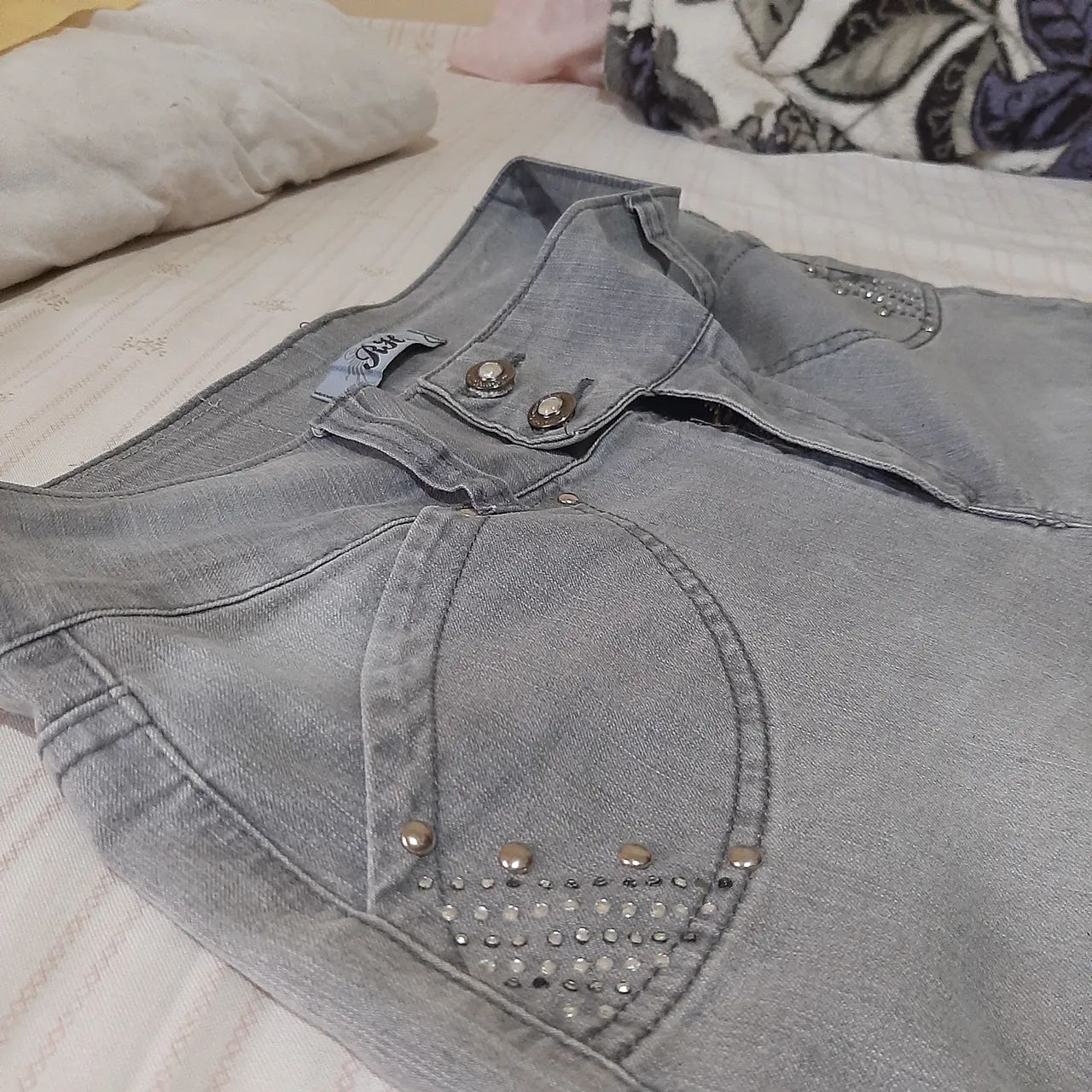 BERMUDA JEANS COR CINZA 