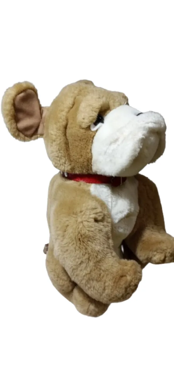 Cachorro De Pelúcia Pug Marrom 30 Cm Altura Sentado Lado