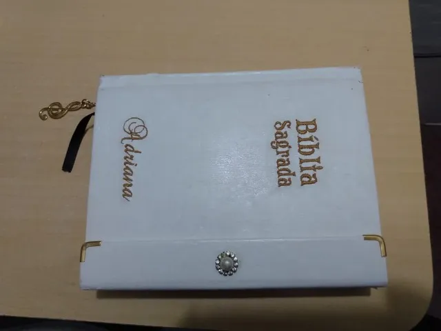 Bíblia Personalizada com índice, letra média, marcador de texto cordão dourado.