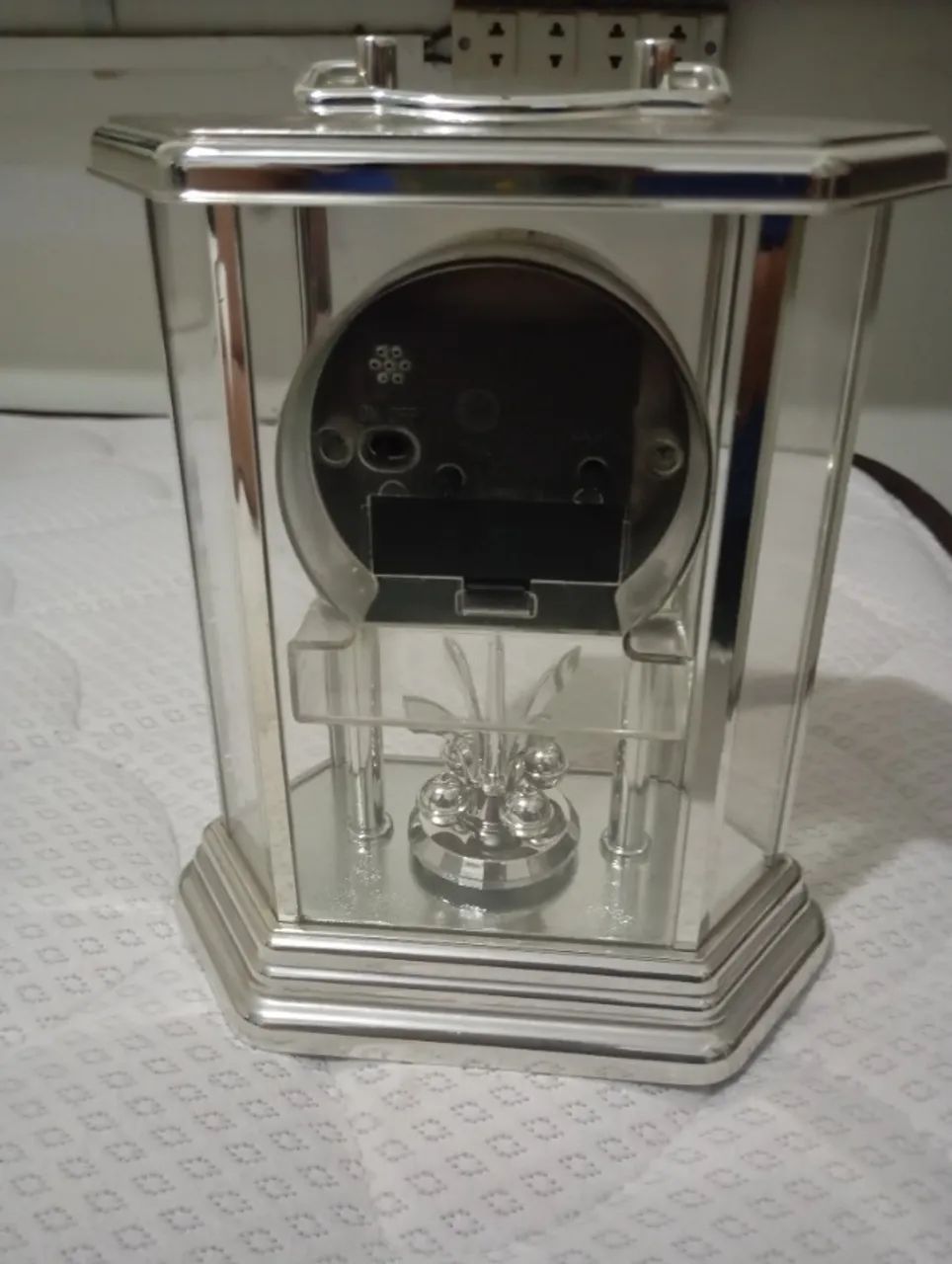 Relógio antigo de mesa quartz  - Foto 4