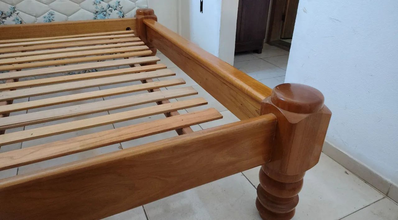 Cama de Madeira Maciça com Cabeceira Detalhada - Foto 6