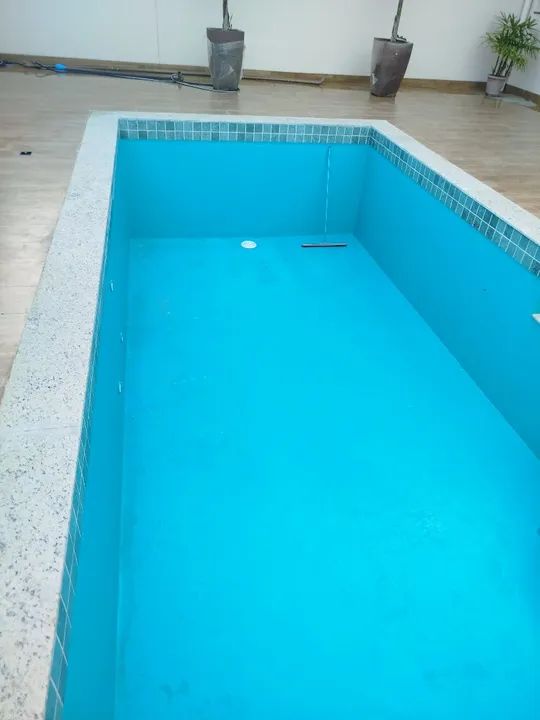 Piscina nova em casa moderna - Foto 2