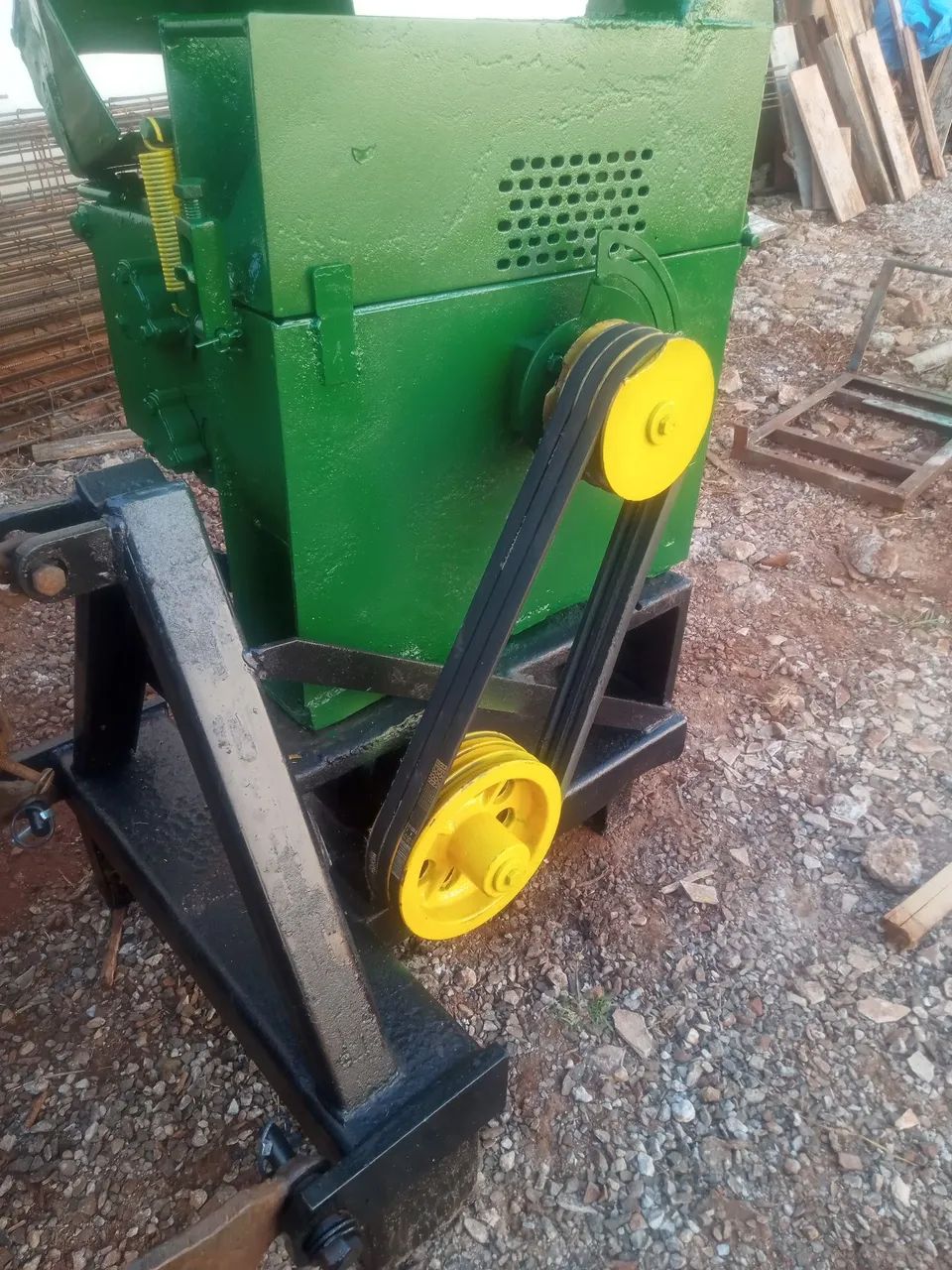 Vendo picadeira nogueira en12 tocado no trator 