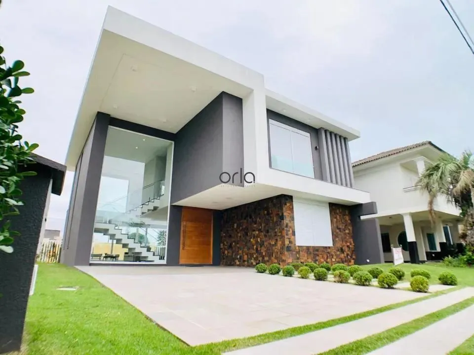 Sobrado mobiliado, com piscina a venda no condomínio La Plage Xangri-lá. 330m² / 4 suítes