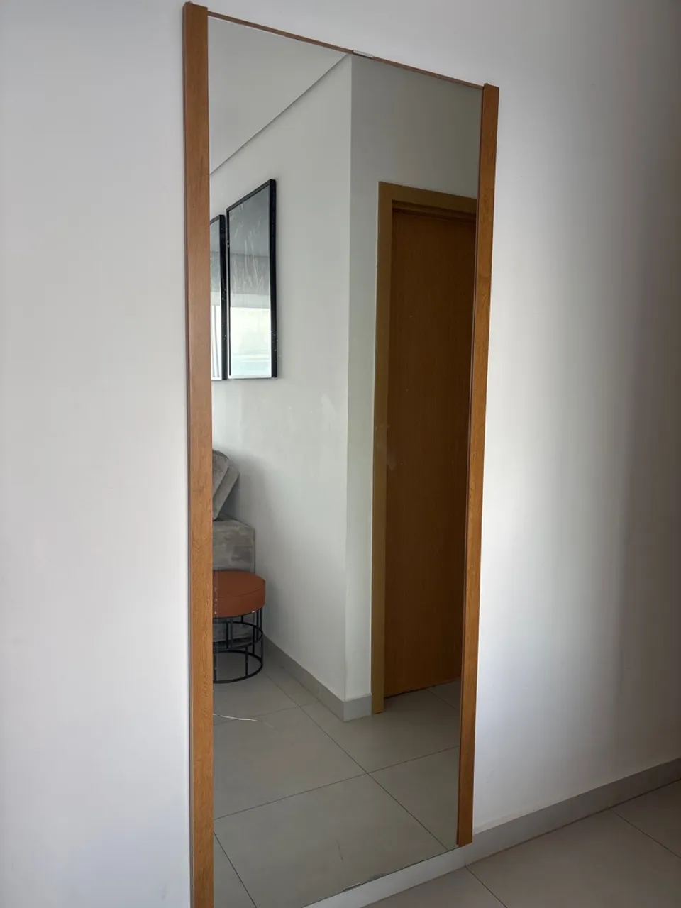 Espelho Decorativo com Moldura de Madeira