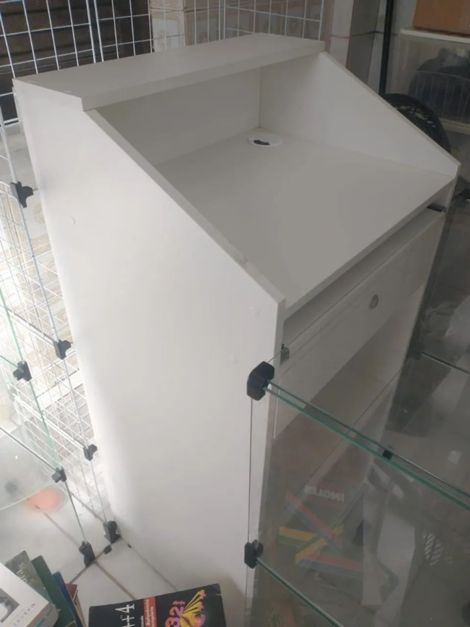 Kit loja: Balcão caixa, Vitrine grade, Vitrine vidro, Prateleira de canto - Foto 2