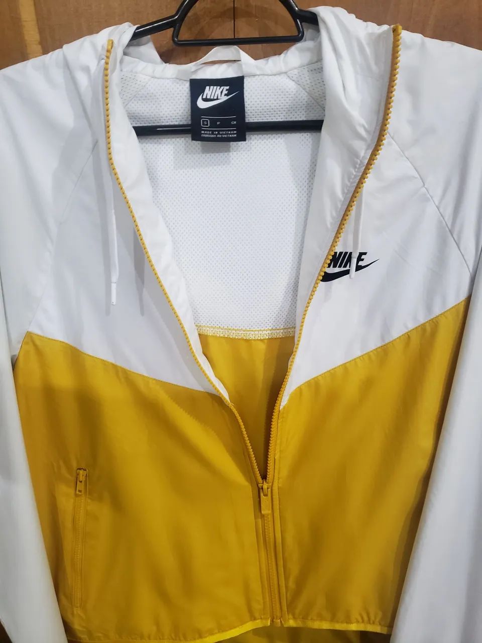 Jaqueta Nike Windrunner Amarela e Branca - Foto 3