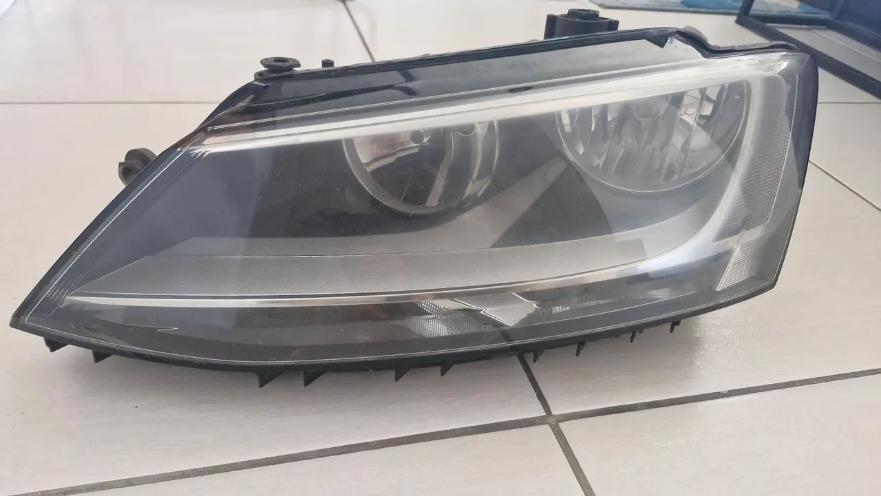 Par de Farol Dianteiro Jetta MK6 2012 - Foto 4