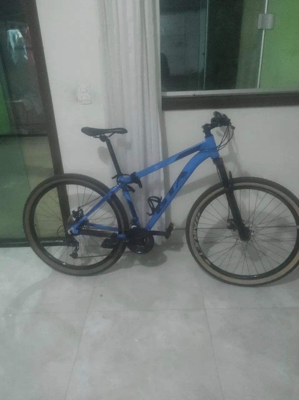 Bicicleta GTA Aro 29 Semi Nova - Alumínio / Freio a Disco / - Foto 4