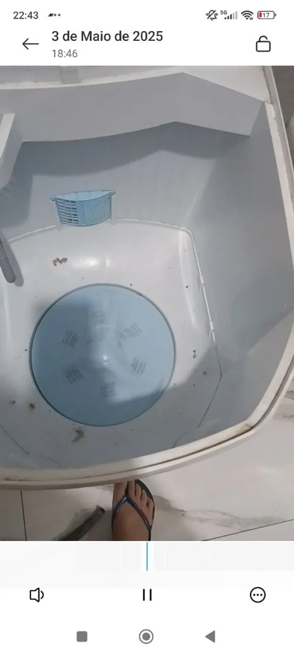 Vendo tanquinho funcionando, só com a mangueira de soltar a água furada
