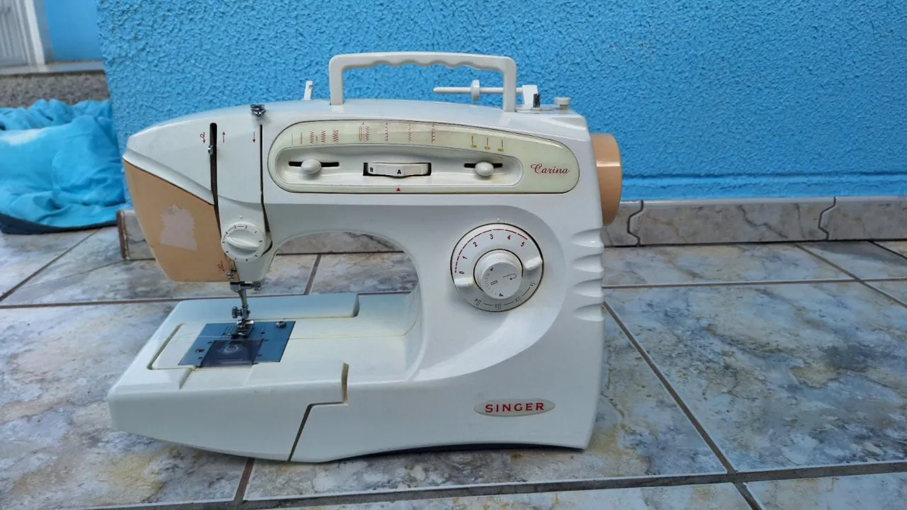 Máquina de Costura Singer Carina