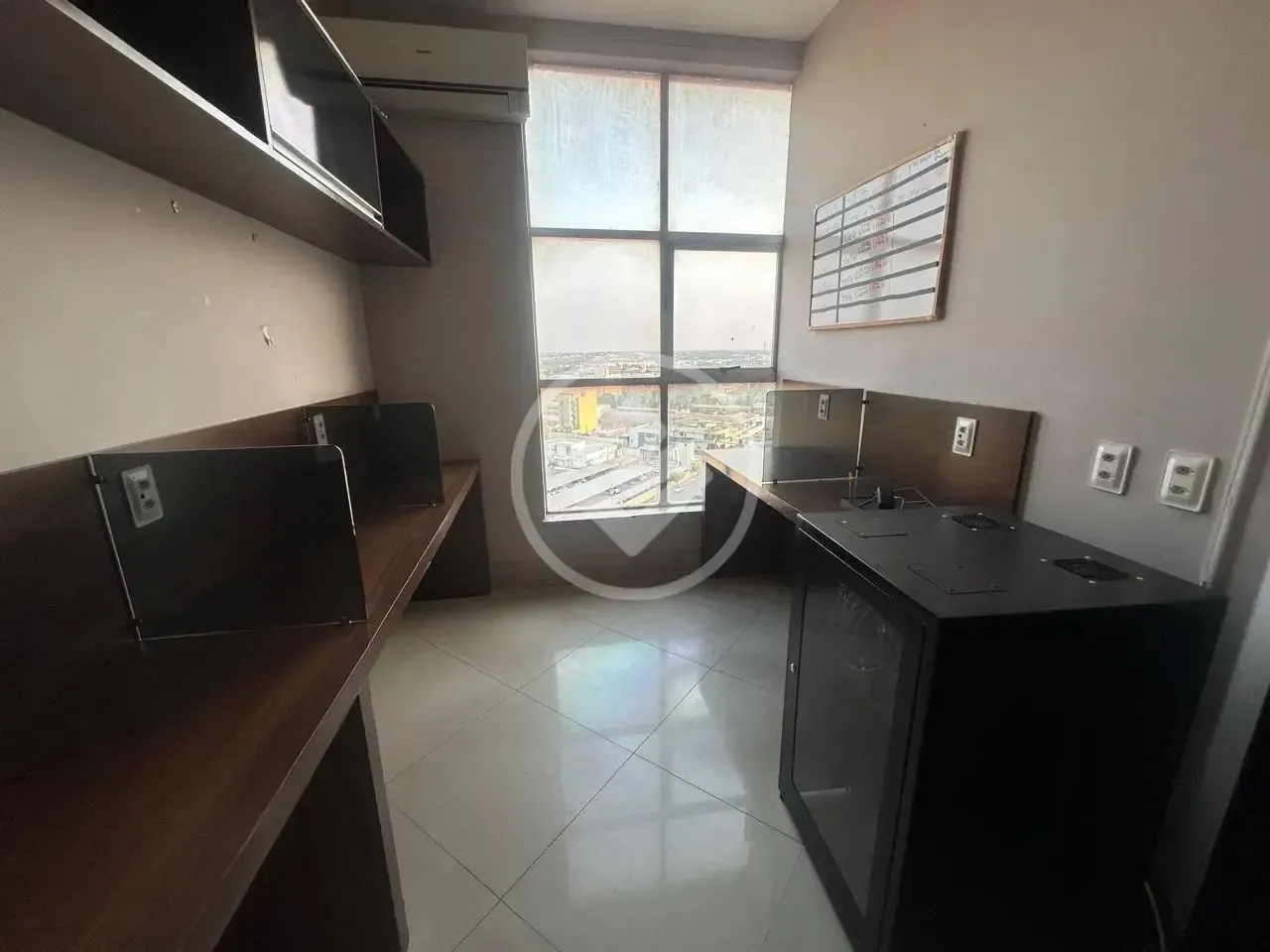 Sala Comercial subdividida em 4 salas , copa e Lavabo no Edificio Comercial Work Tower - C
