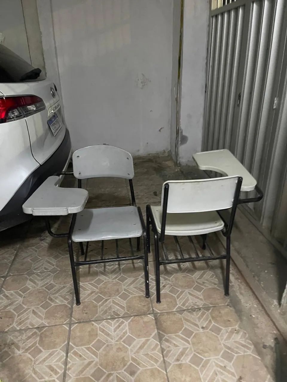 Cadeiras universitárias com prancheta