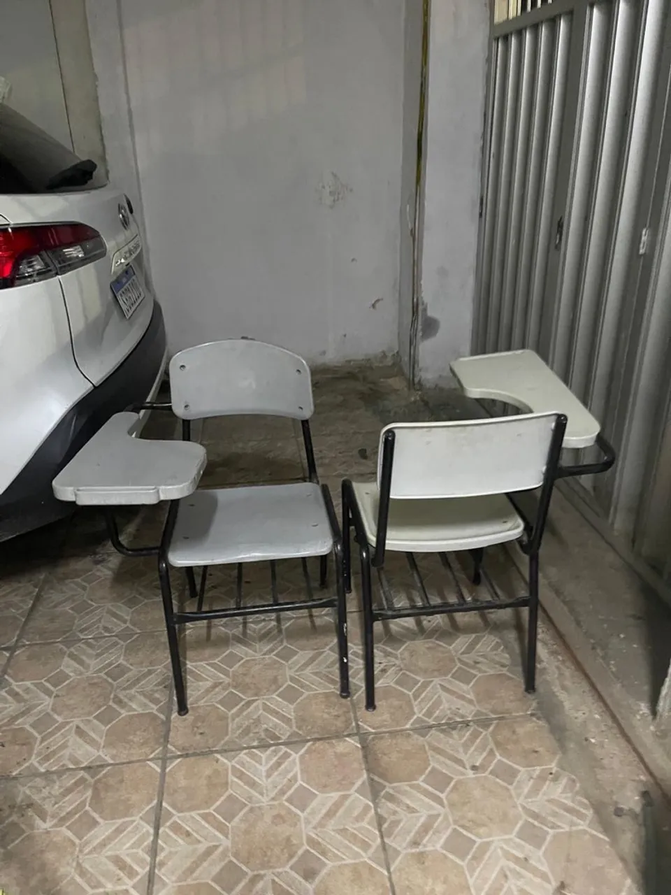 Cadeiras universitárias com prancheta