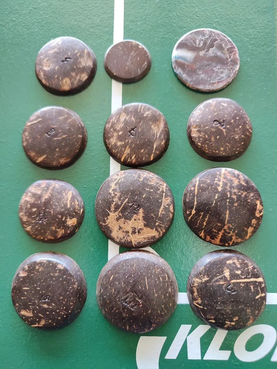 Futebol de botão. Coco antigo