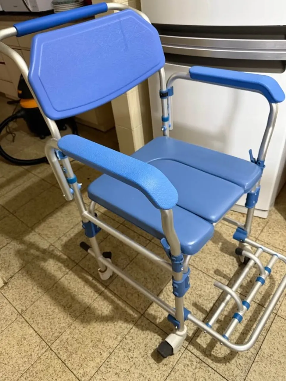 Cadeira Higiênica Para Banho E Sanitário D60 dellamed
