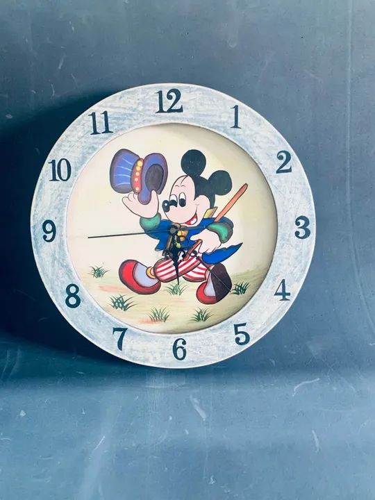 relógio de parede disney em madeira - 30 cm 