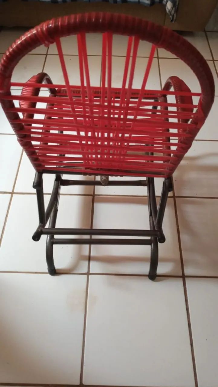 Cadeira de balanço de cor vermelha infantil  - Foto 3