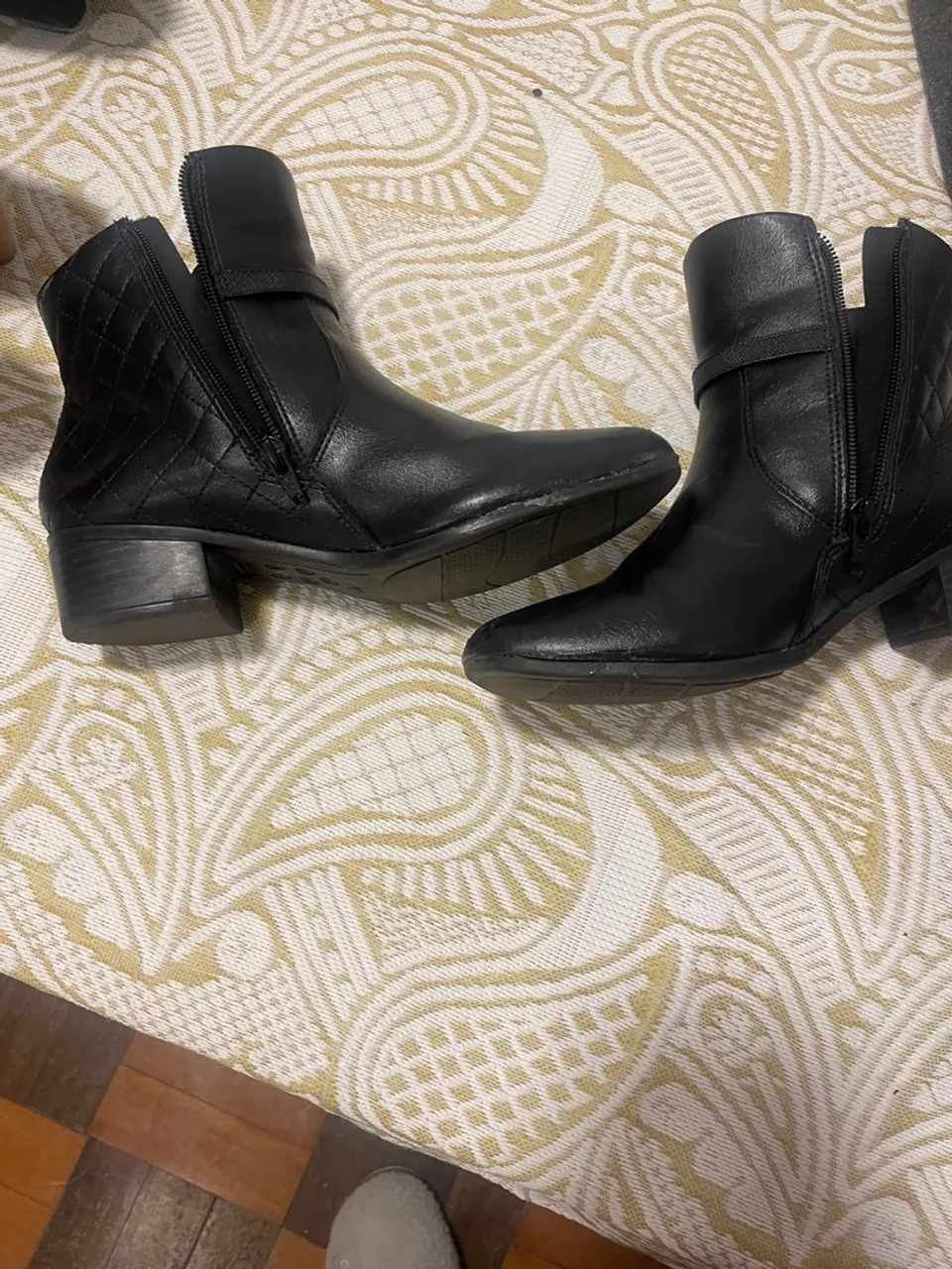 Bota feminina cano curto preta
