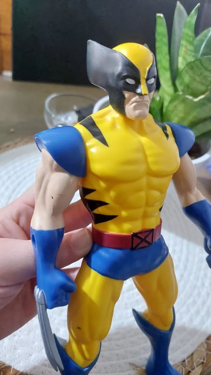 boneco wolverine com garras titan hero articulado hasbro (USADO) - Foto 3