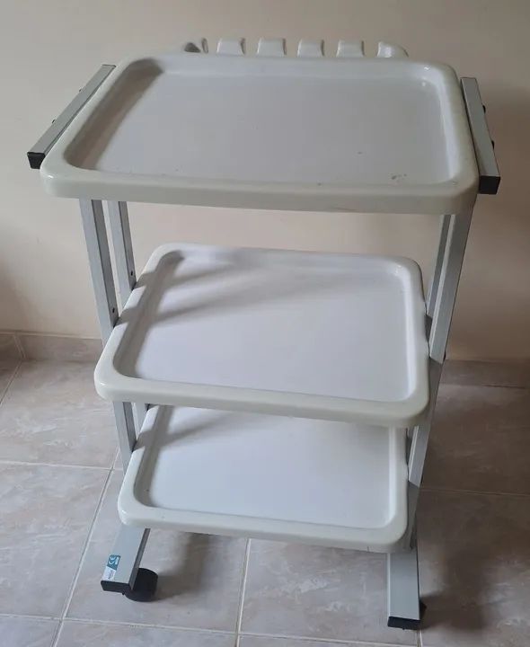 Carrinho auxiliar de 3 prateleiras para aparelhos de estética 