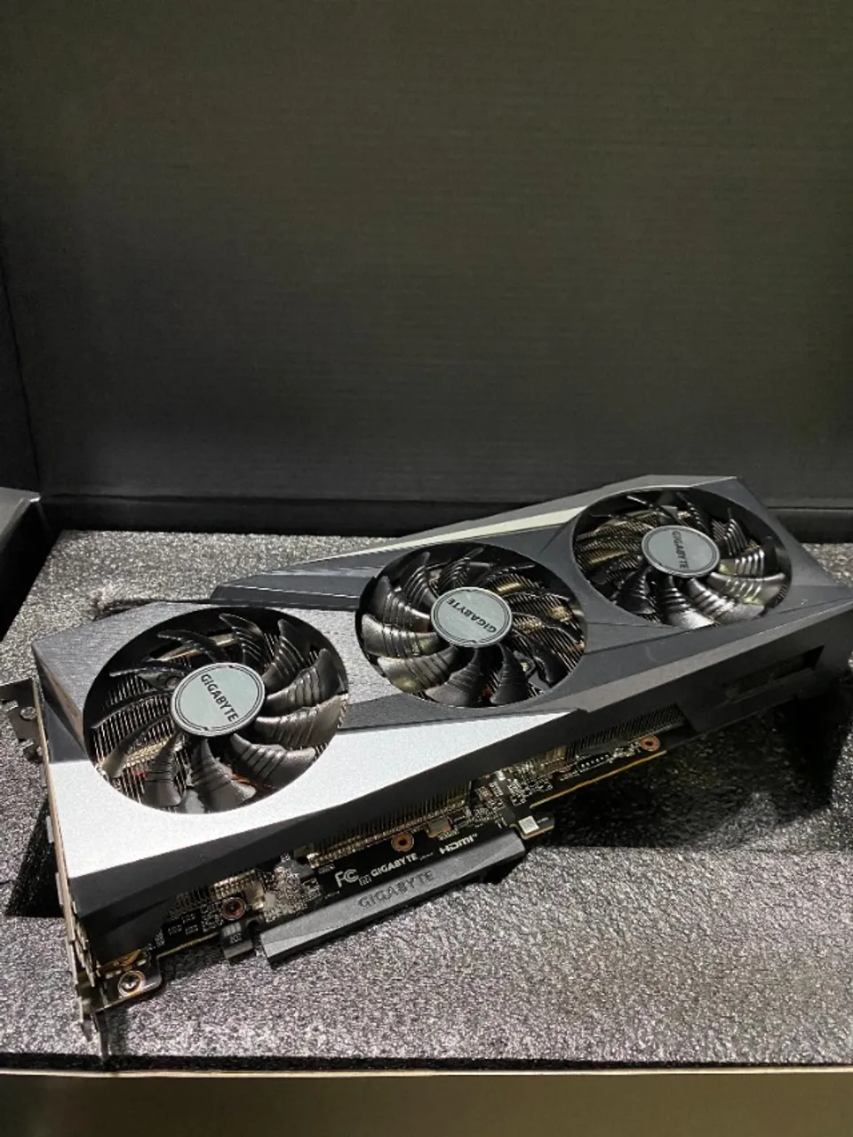 Placa De Vídeo Gigabyte AMD Radeon RX 7600