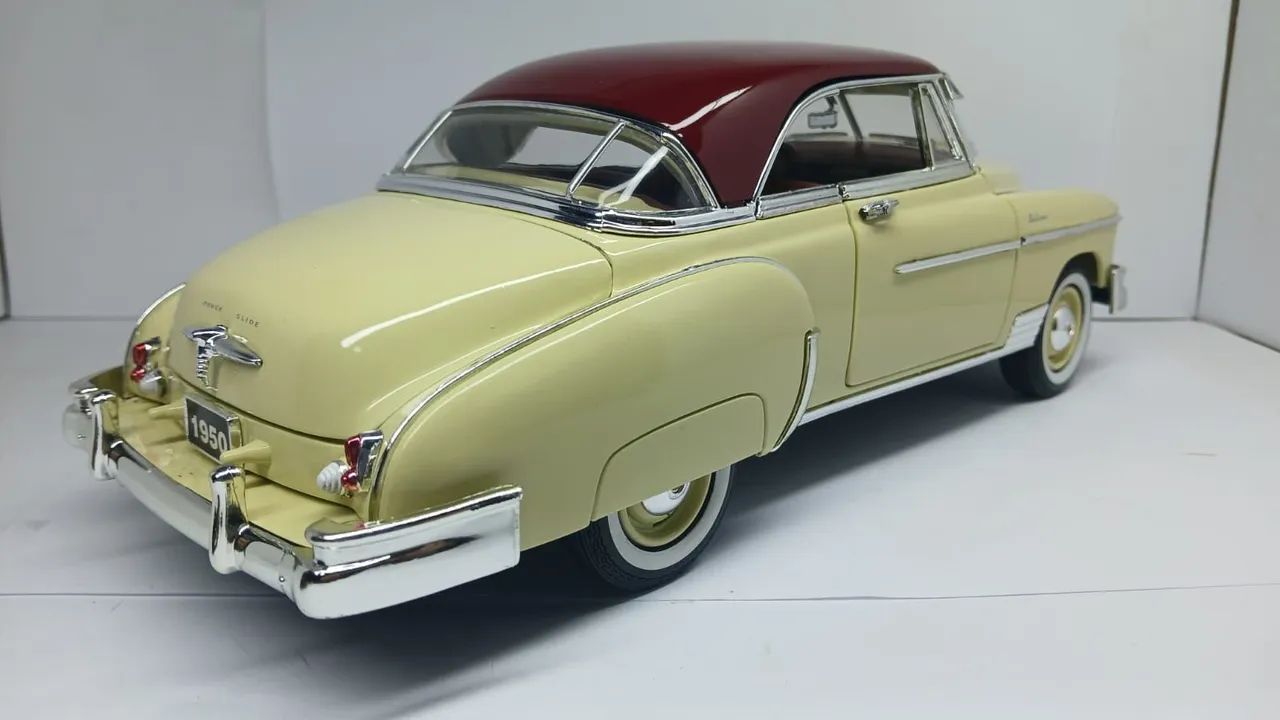 Miniatura Chevrolet BelAir 1950 1/18 - Foto 2