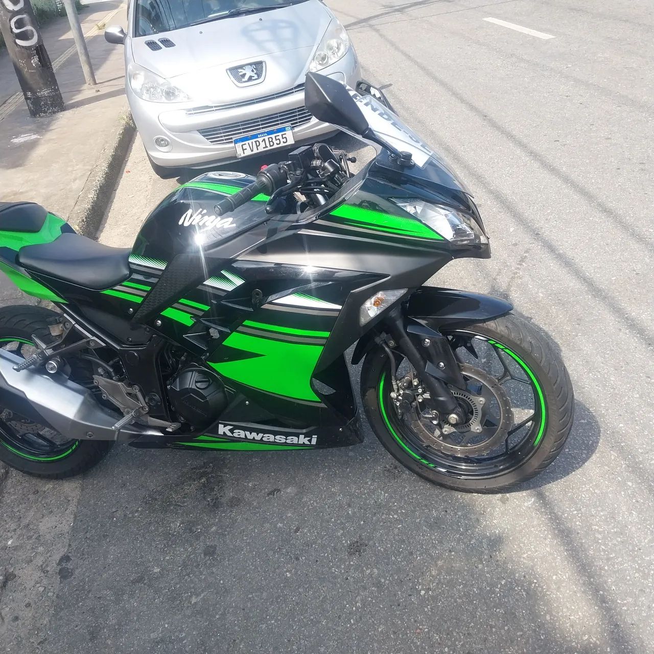 Ninja  300  cc (apenas vinte e oito km rodados ) - Foto 3