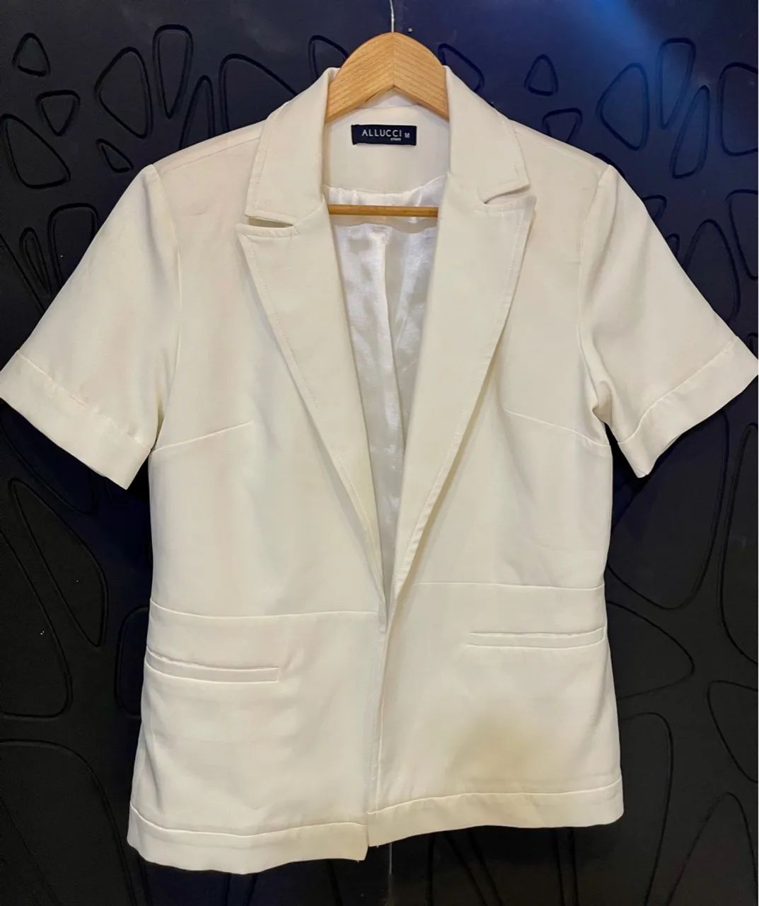 Blazer manga curta branco Allucci - Foto 2