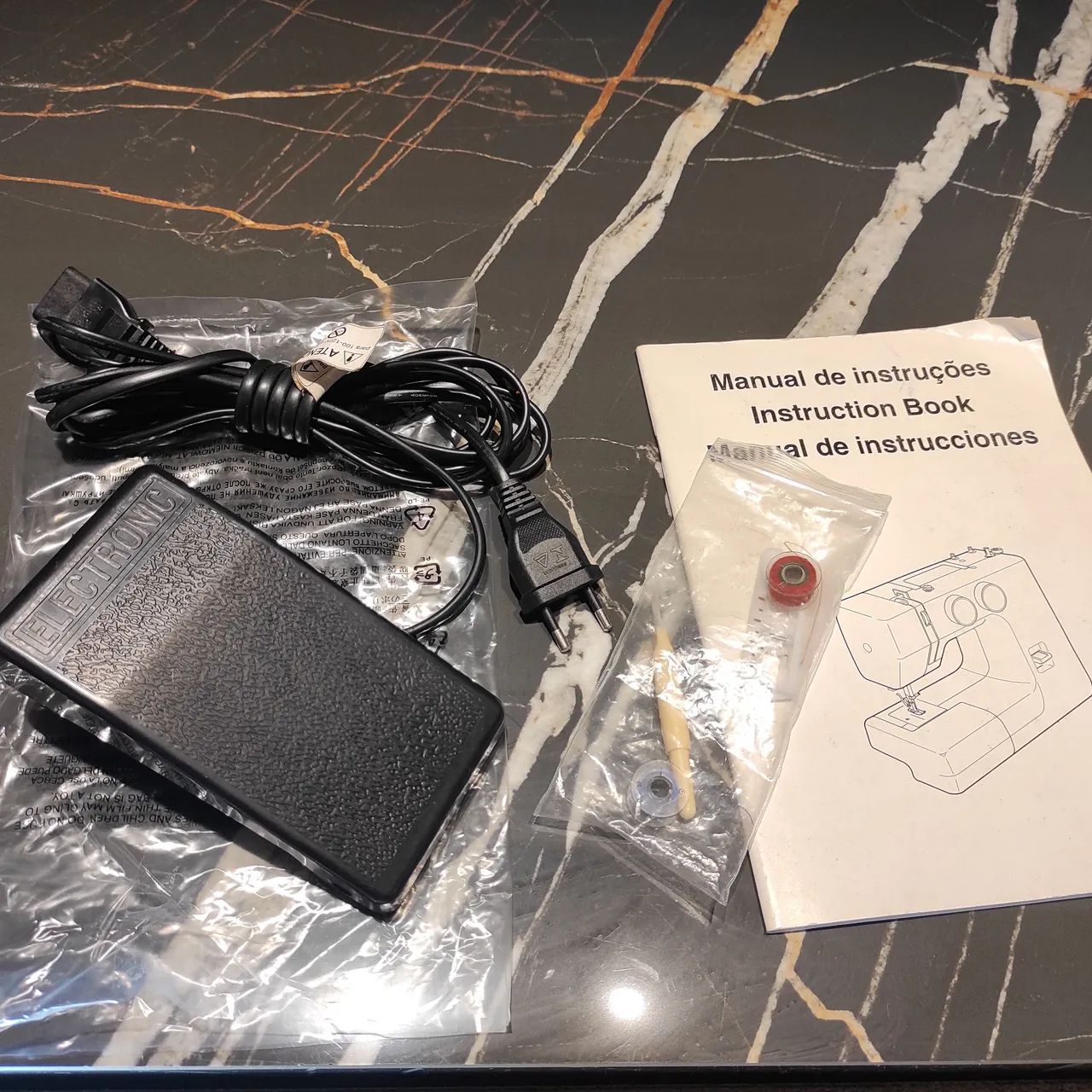 Máquina de costura 110v64418733692418123