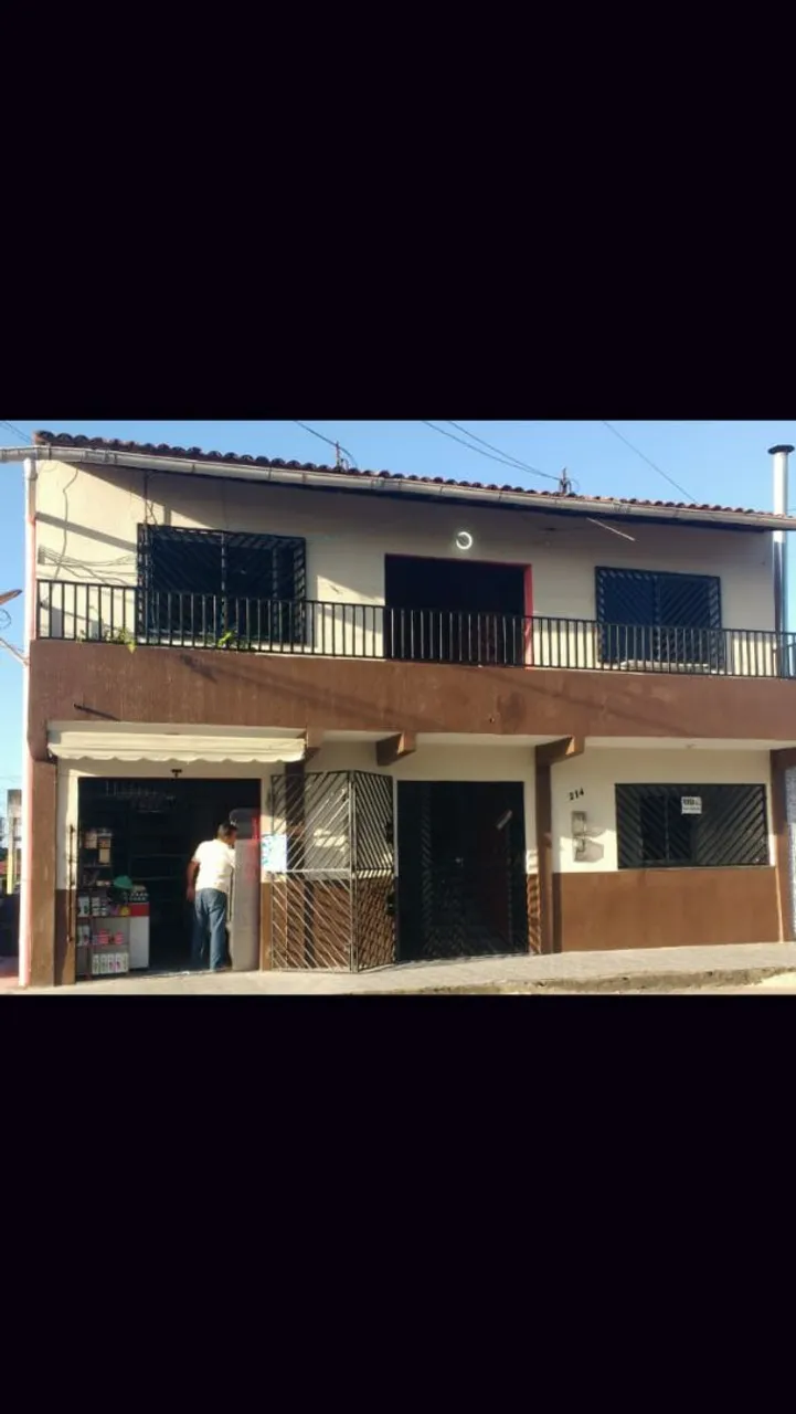 VENDO/TROCO Prédio com 03 apartamentos, 01 ponto de comércio e 02 garagens