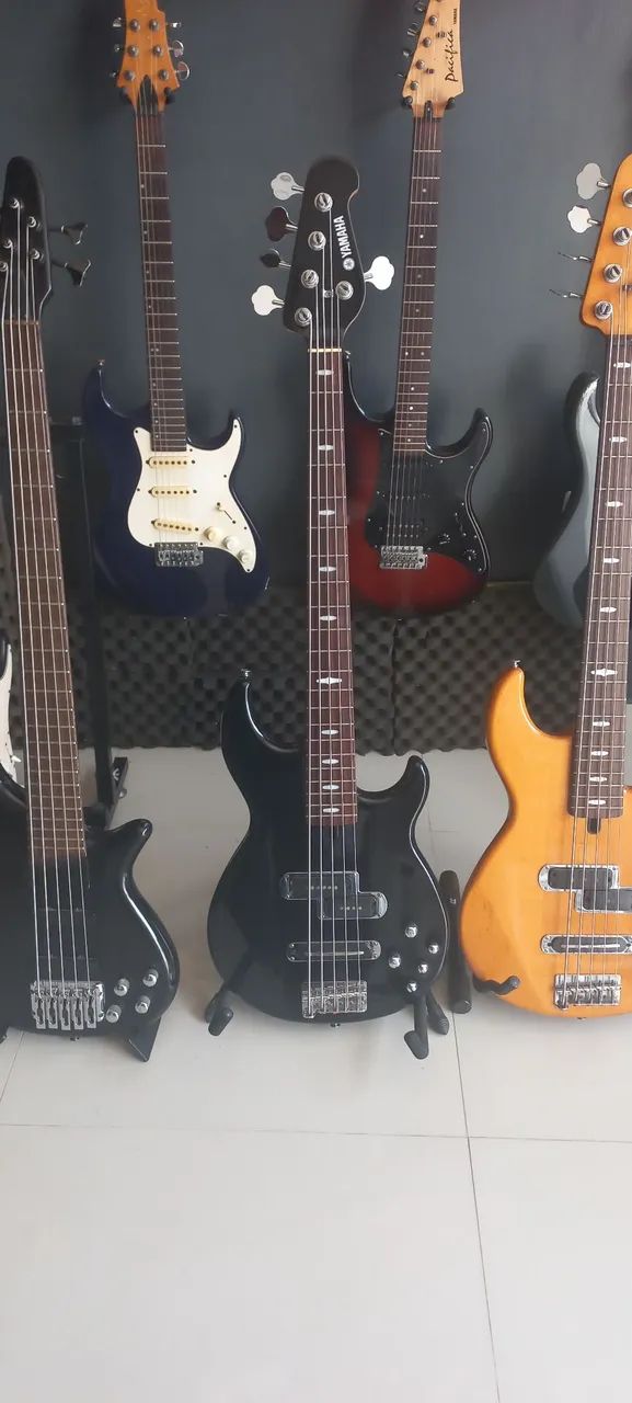 Baixo Yamaha BB615 Ativo 5 cordas