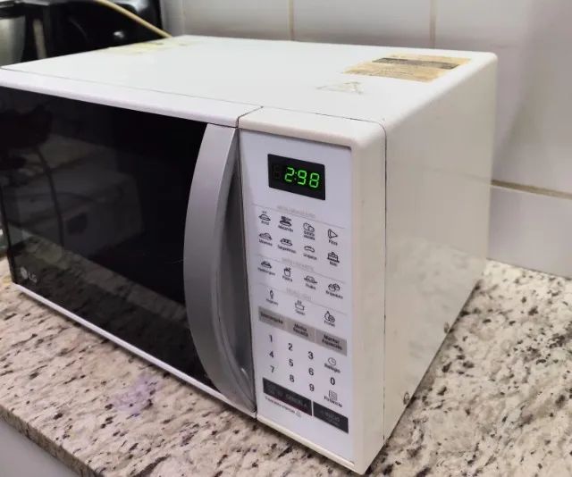 Micro ondas LG 25 litros 110 v - Foto 3