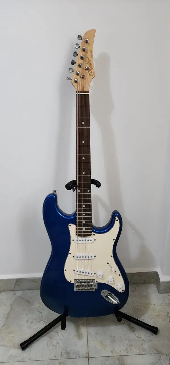 Guitarra Condor com capa