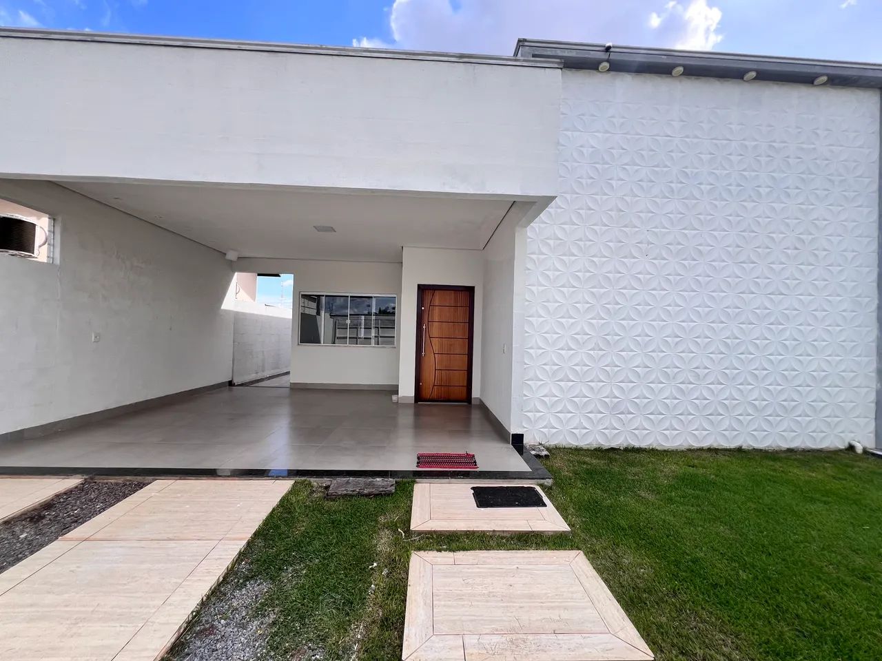 Aluguel no Jardim Copacabana - Casa com Planejados, Edícula e Churrasqueira