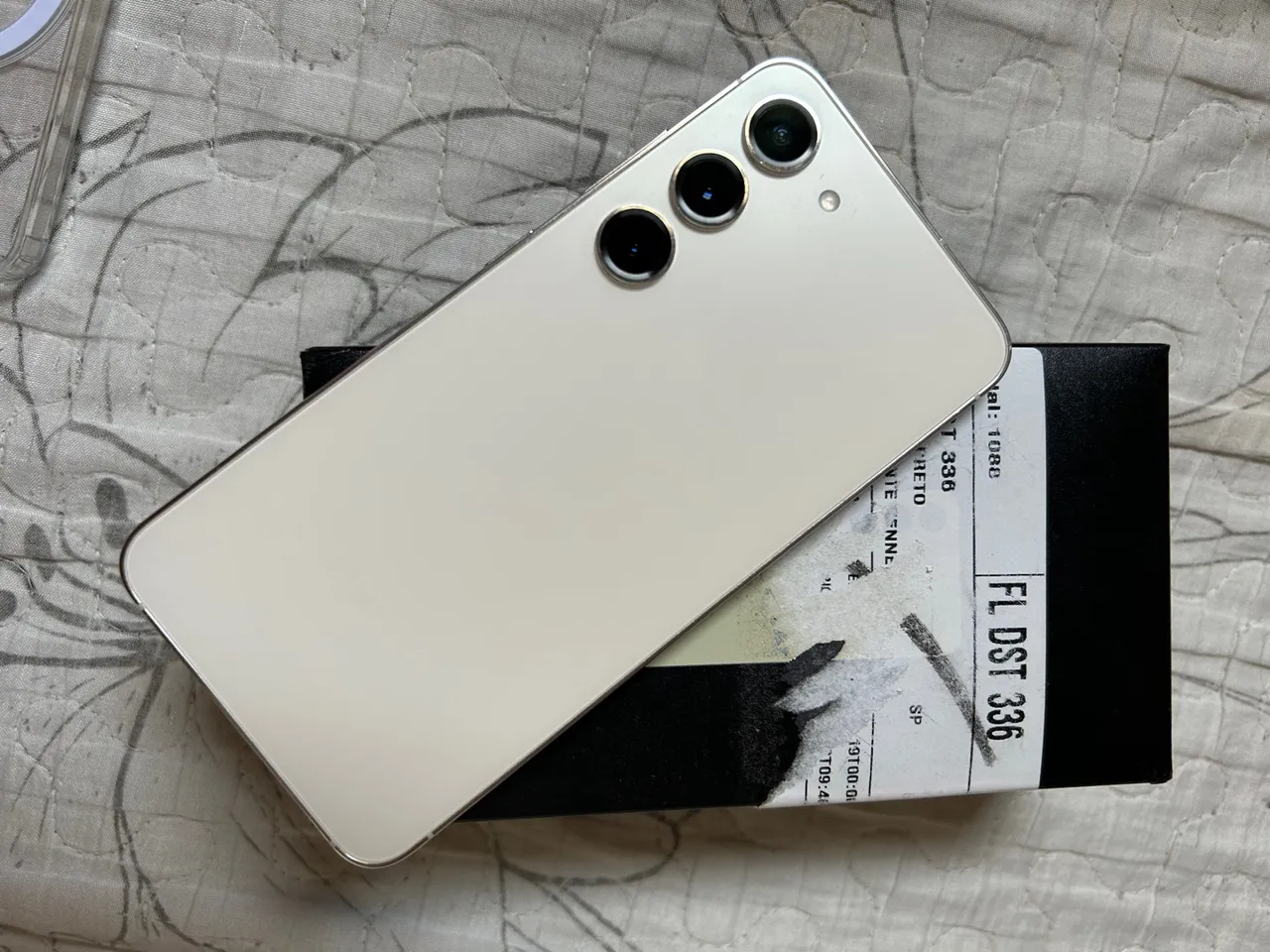 S23 sem marcas de uso troco por iPhone 13 14 tenho volta