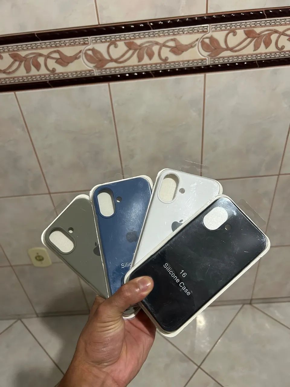 Capinha silicone para iPhone 16 