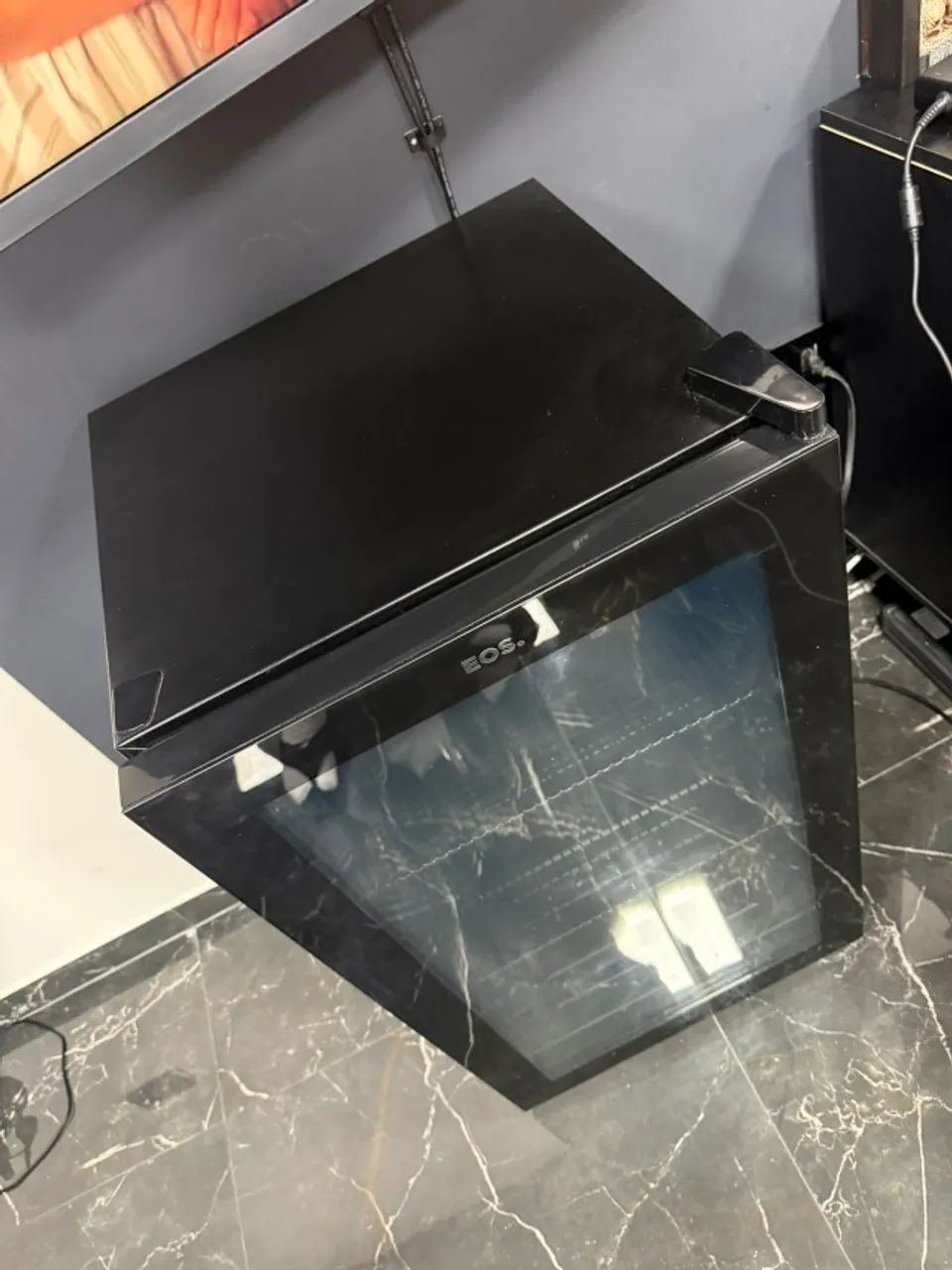 cervejeira frigobar expositor EOS 100L 110v - Foto 3