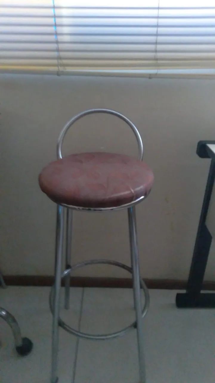 2 banquetas estofadas 