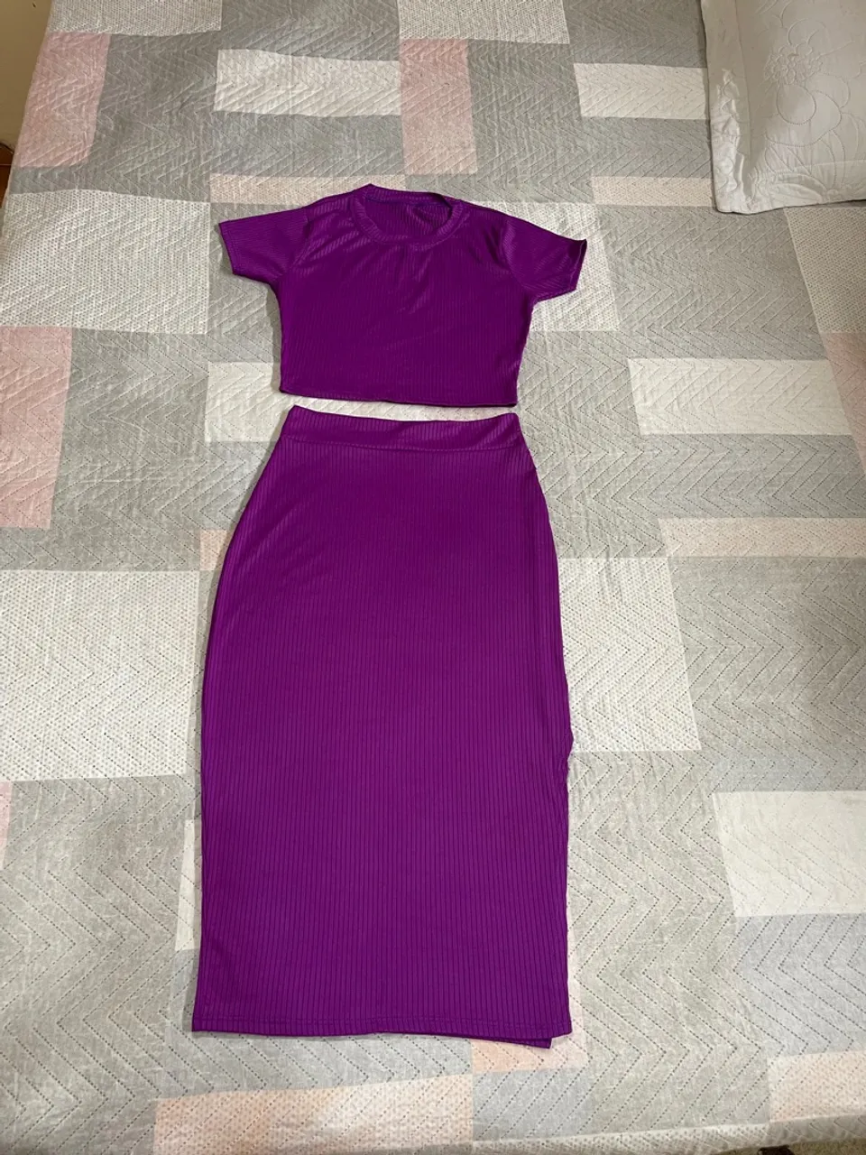 Conjunto Saia Midi e Cropped Roxo