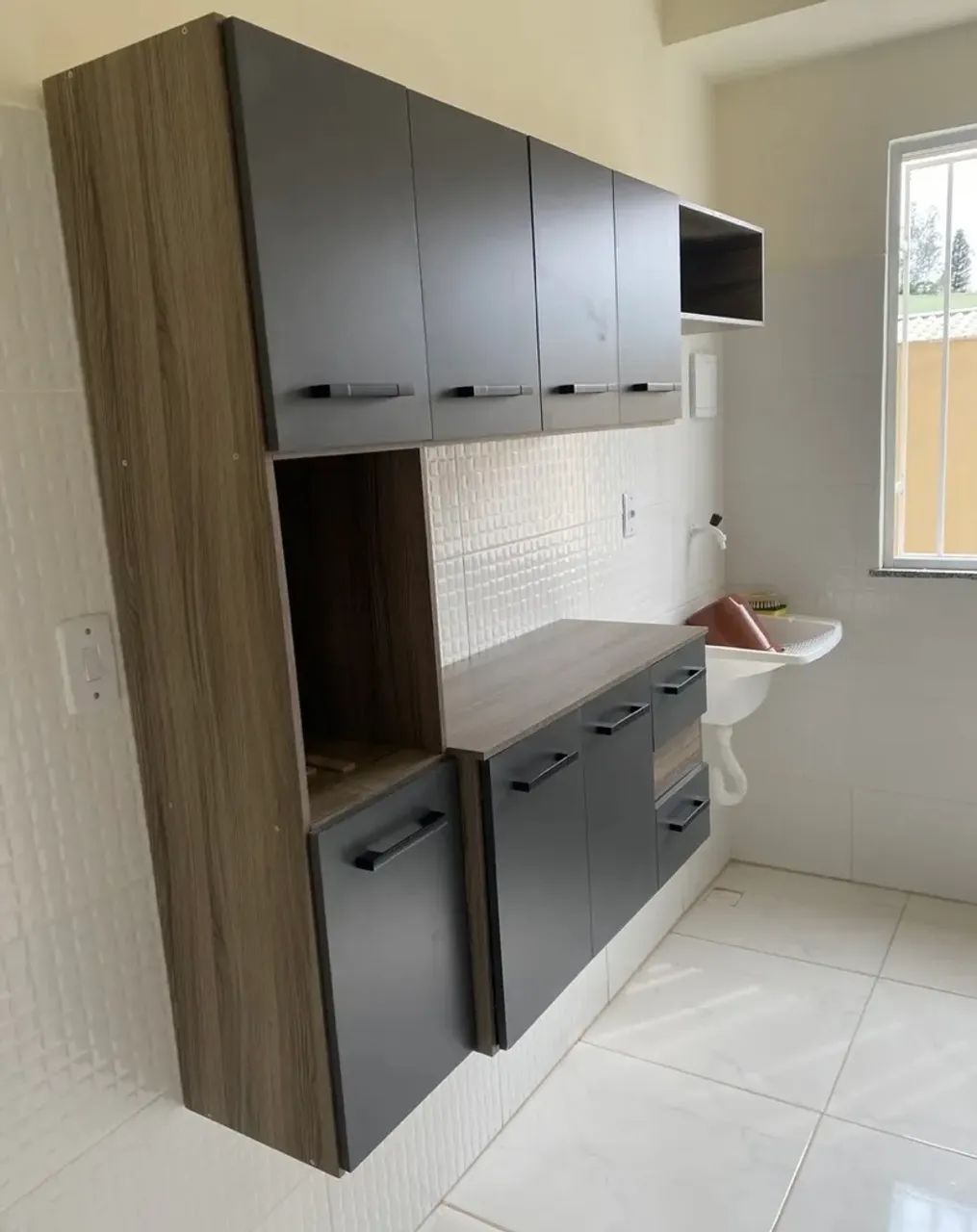 Mesa de jantar 4 cadeiras e armário parede 