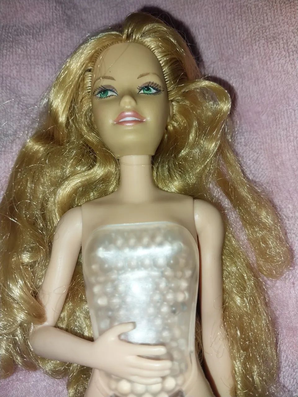 Boneca barbie que canta e acende a luz  - Foto 3
