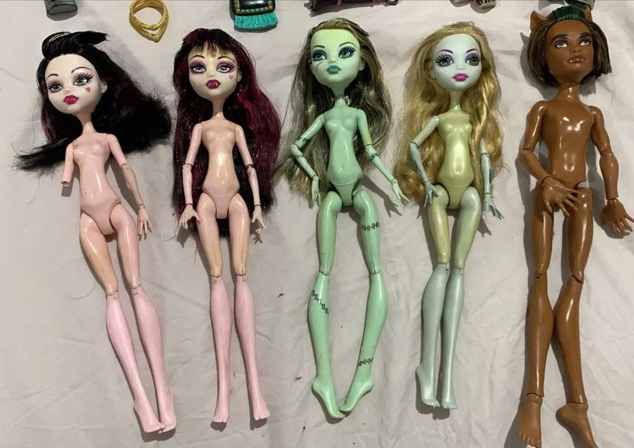 Bonecas Monster High Usadas + acessórios variados + Barbie original de brinde - Foto 2